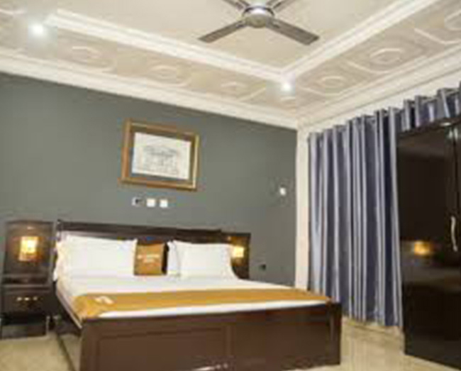 DE CARTOS HOTEL